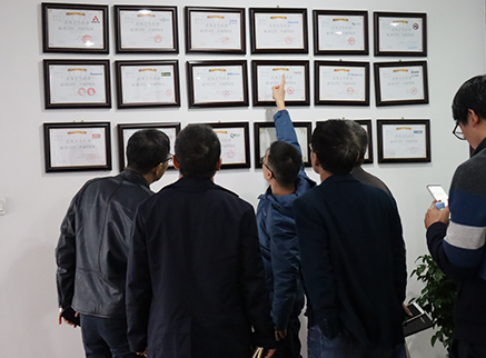 Os líderes do Comitê de Gestão do Lago Dongqian inspecionaram a Ningbo Hengshida Company